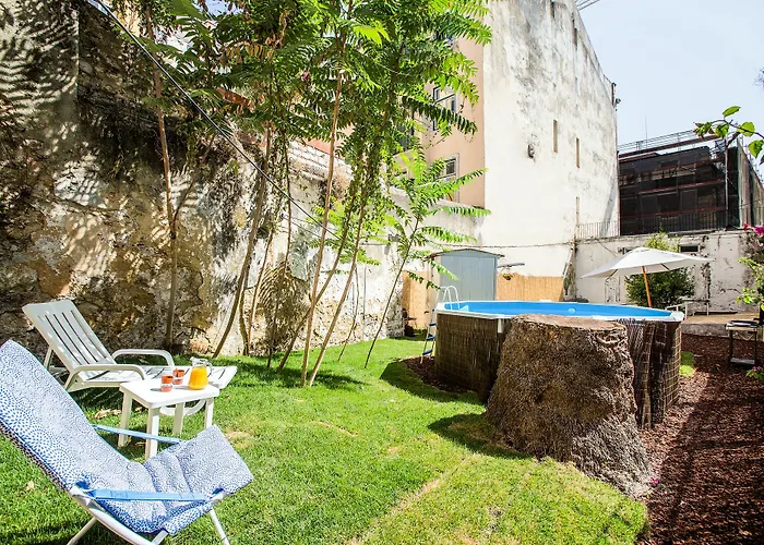 Guest house Flores 105 3*