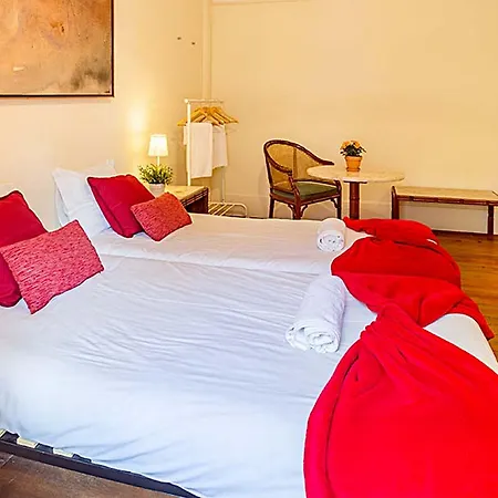 Flores 105 Vendégház Lisboa