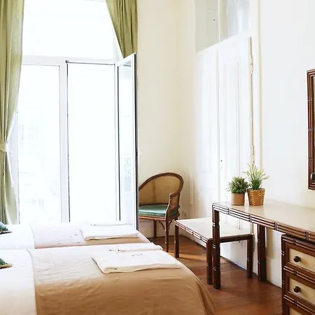 Flores 105 Pensión 3*