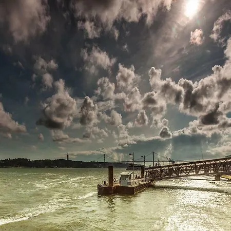 Flores 105 Pensión 3*